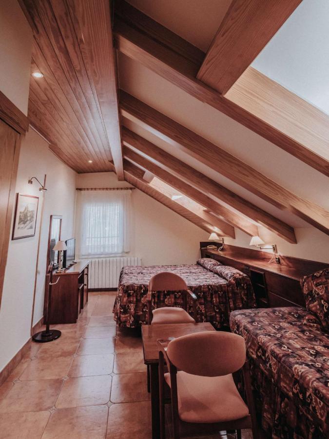 Hostal Les Fonts Касталя-да-н'Уг Екстер'єр фото