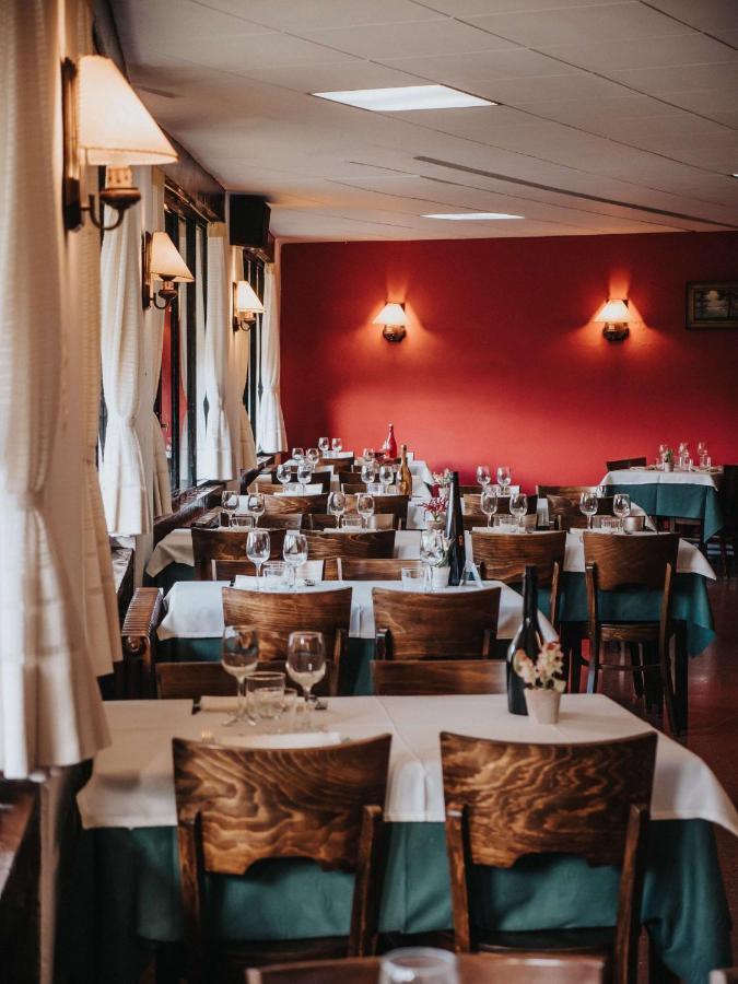 Hostal Les Fonts Касталя-да-н'Уг Екстер'єр фото