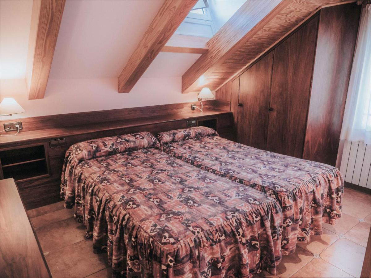 Hostal Les Fonts Касталя-да-н'Уг Екстер'єр фото