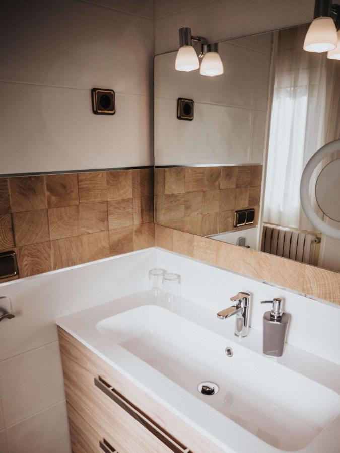 Hostal Les Fonts Касталя-да-н'Уг Екстер'єр фото