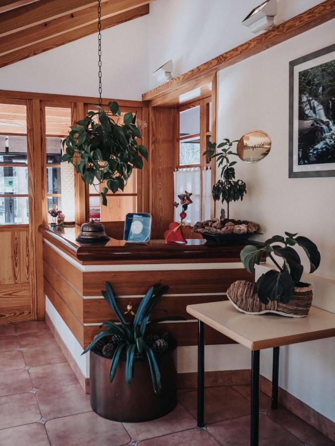 Hostal Les Fonts Касталя-да-н'Уг Екстер'єр фото