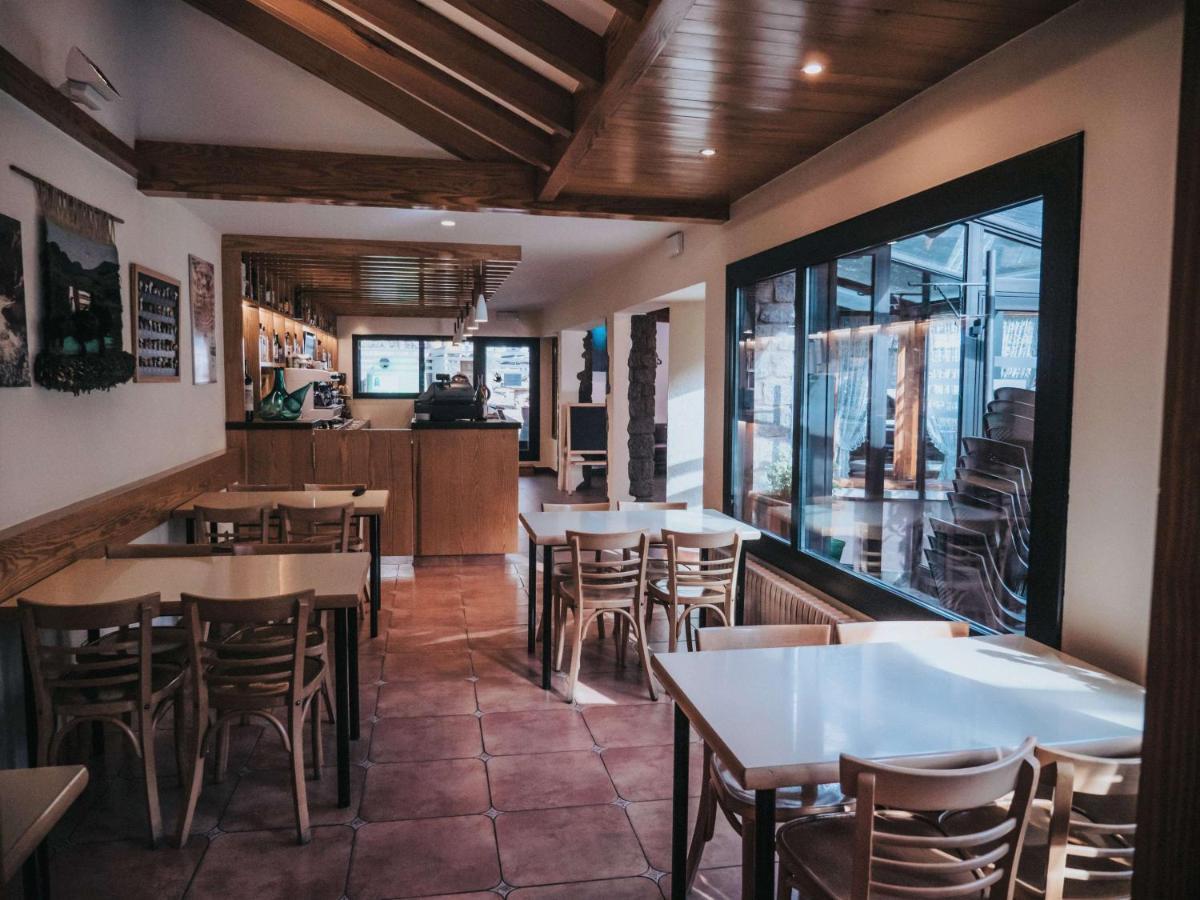 Hostal Les Fonts Касталя-да-н'Уг Екстер'єр фото