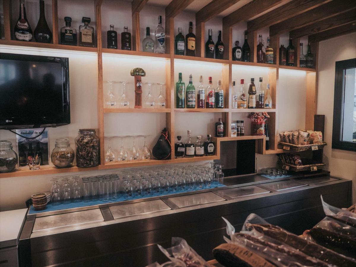 Hostal Les Fonts Касталя-да-н'Уг Екстер'єр фото