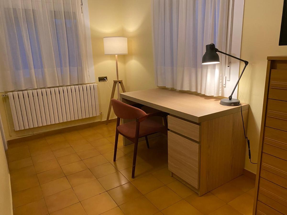 Hostal Les Fonts Касталя-да-н'Уг Екстер'єр фото