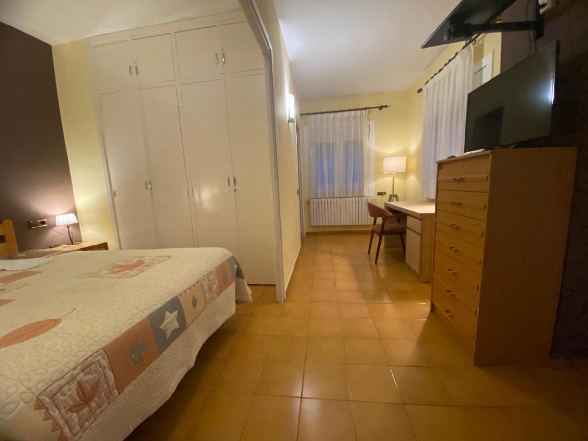 Hostal Les Fonts Касталя-да-н'Уг Екстер'єр фото