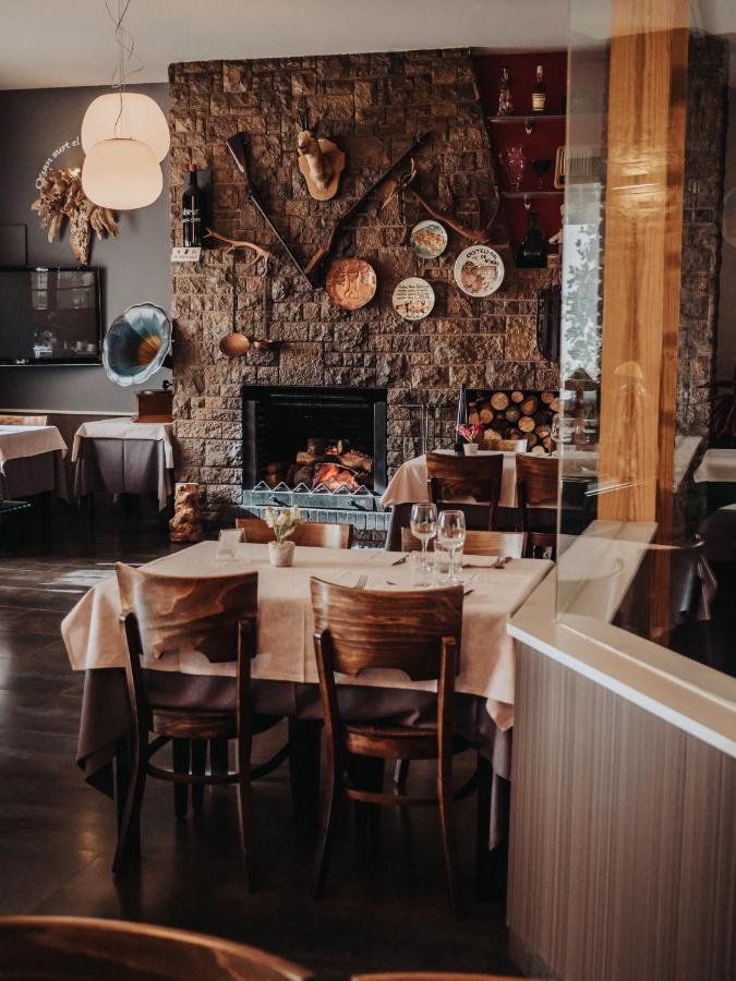Hostal Les Fonts Касталя-да-н'Уг Екстер'єр фото