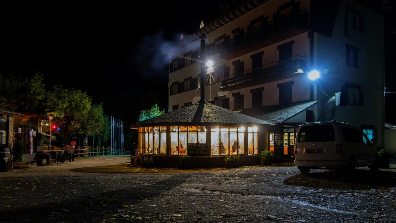 Hostal Les Fonts Касталя-да-н'Уг Екстер'єр фото